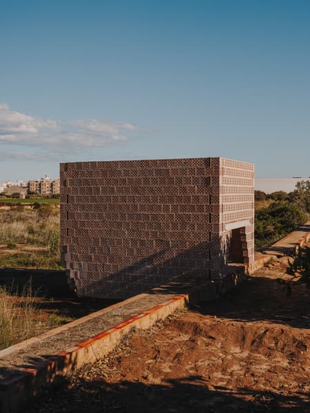 Ceramic Pavilions in the Northern Fields of Valencia